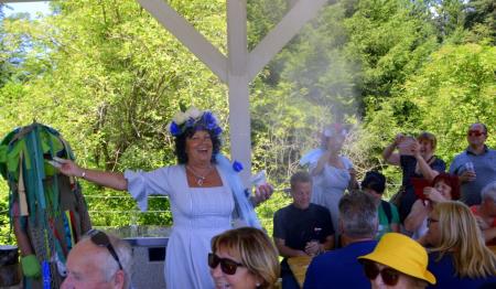 Avtobus prijateljstva se je ustavil tudi na Ravnah na koroškem (7)